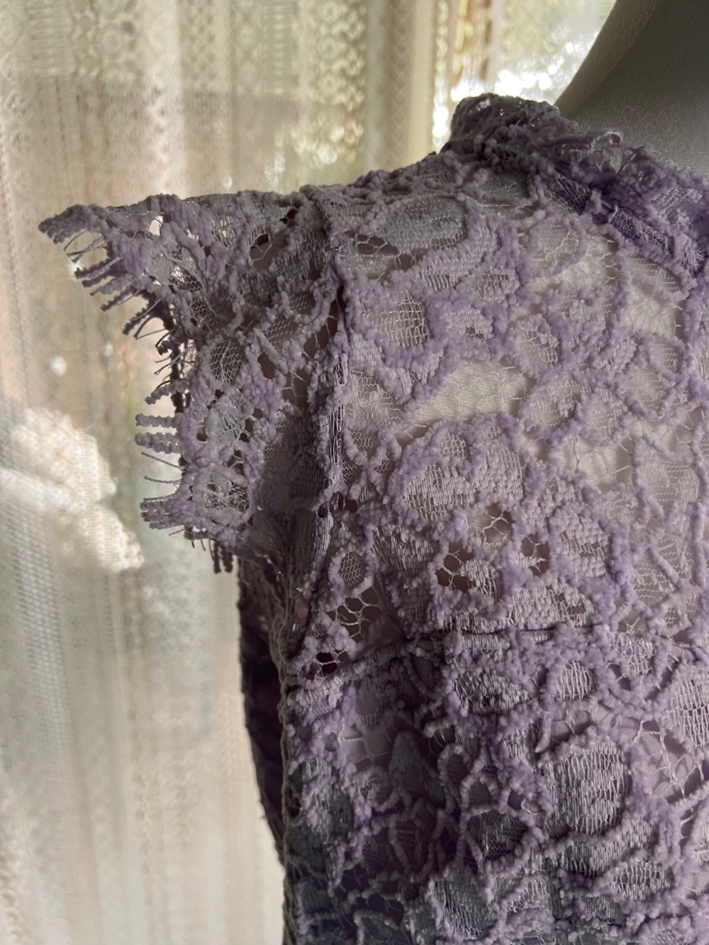 White House Black Market lilac lace blouse - Picture 5 of 10
